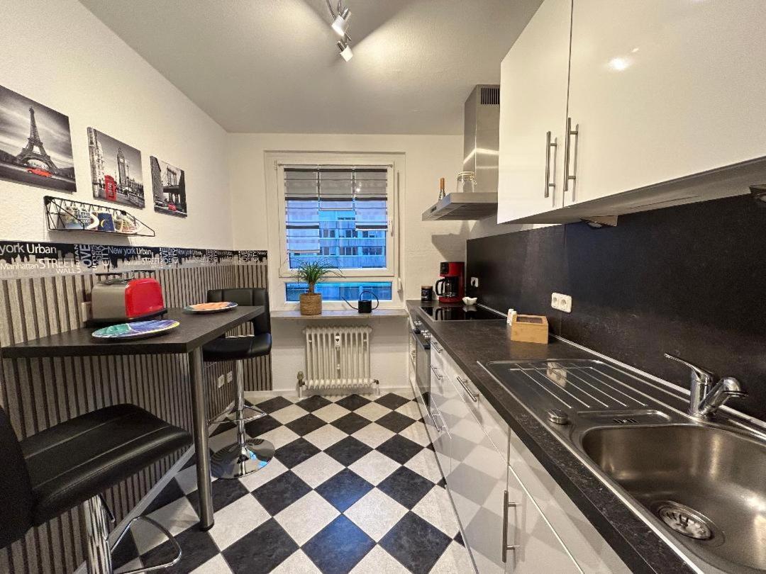 Gemuetliches Helles Apartment Mit Balkon Und Parkplatz Vor Der Tuer Im Zentrum Von באיירוט מראה חיצוני תמונה