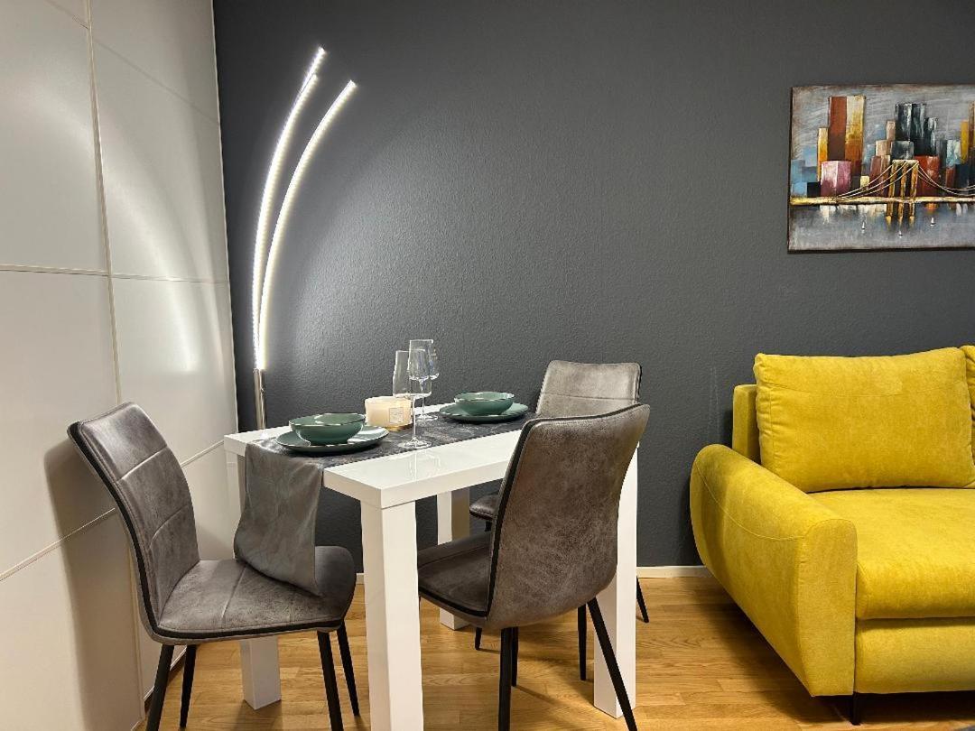 Gemuetliches Helles Apartment Mit Balkon Und Parkplatz Vor Der Tuer Im Zentrum Von באיירוט מראה חיצוני תמונה