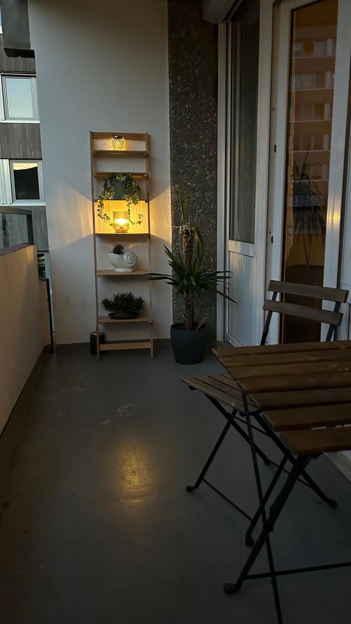 Gemuetliches Helles Apartment Mit Balkon Und Parkplatz Vor Der Tuer Im Zentrum Von באיירוט מראה חיצוני תמונה